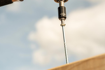 Professional screw fastening of wood construction screws Professional screw fastening of wood construction screws